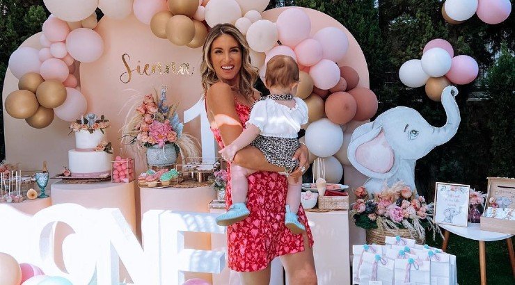 Αθηνά Οικονομάκου: Το garden party για τα πρώτα γενέθλια της κόρης της, Σιέννα! [εικόνες]