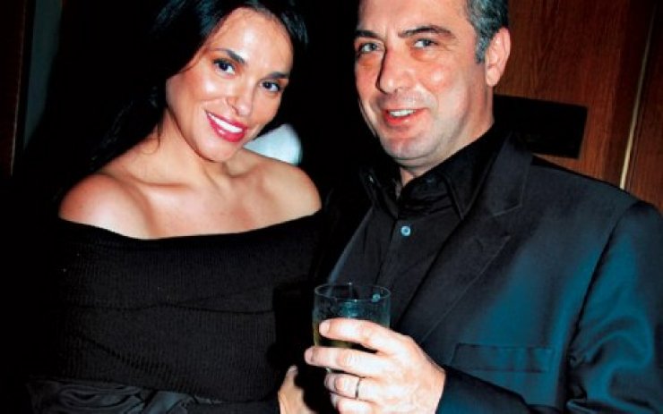 Έκρηξη έξω από το σπίτι του εφοπλιστή Νίκου Τσάκου και της σχεδιάστριας Σήλιας Κριθαριώτη 