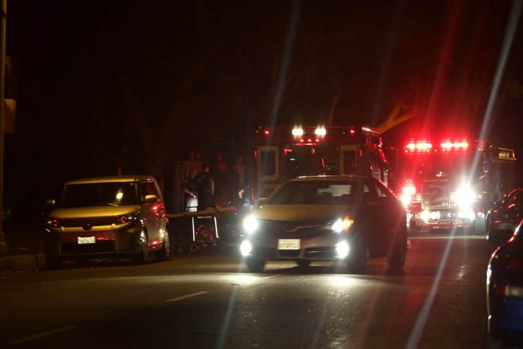 Ασθενοφόρα έξω από την έπαυλη διάσημου!