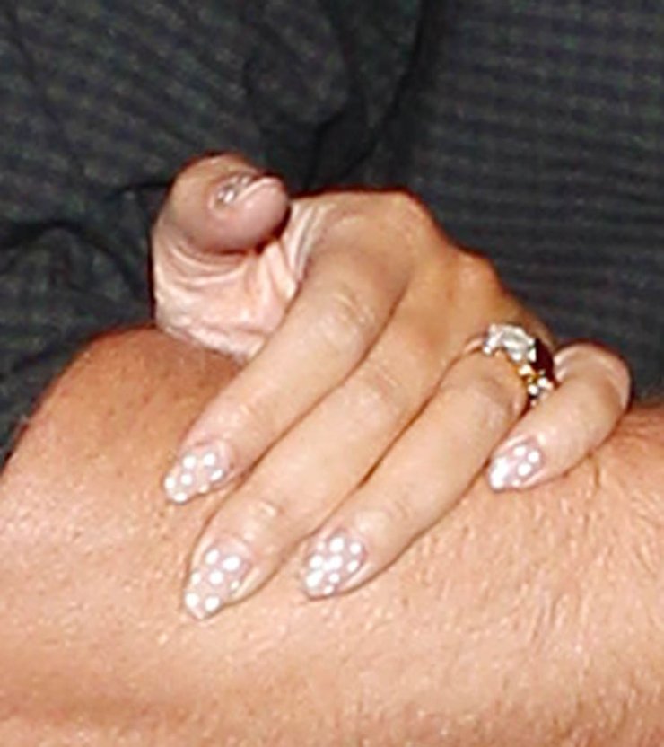 Ποια διάσημη έχει αυτά τα νύχια;