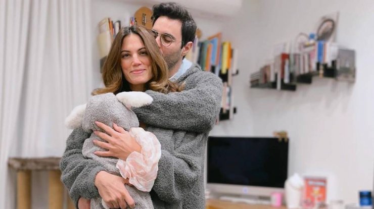 Μαίρη Συνατσάκη: Σε νέο σπίτι με τον Ίαν Στρατή και την κόρη τους Ολίβια [βίντεο]