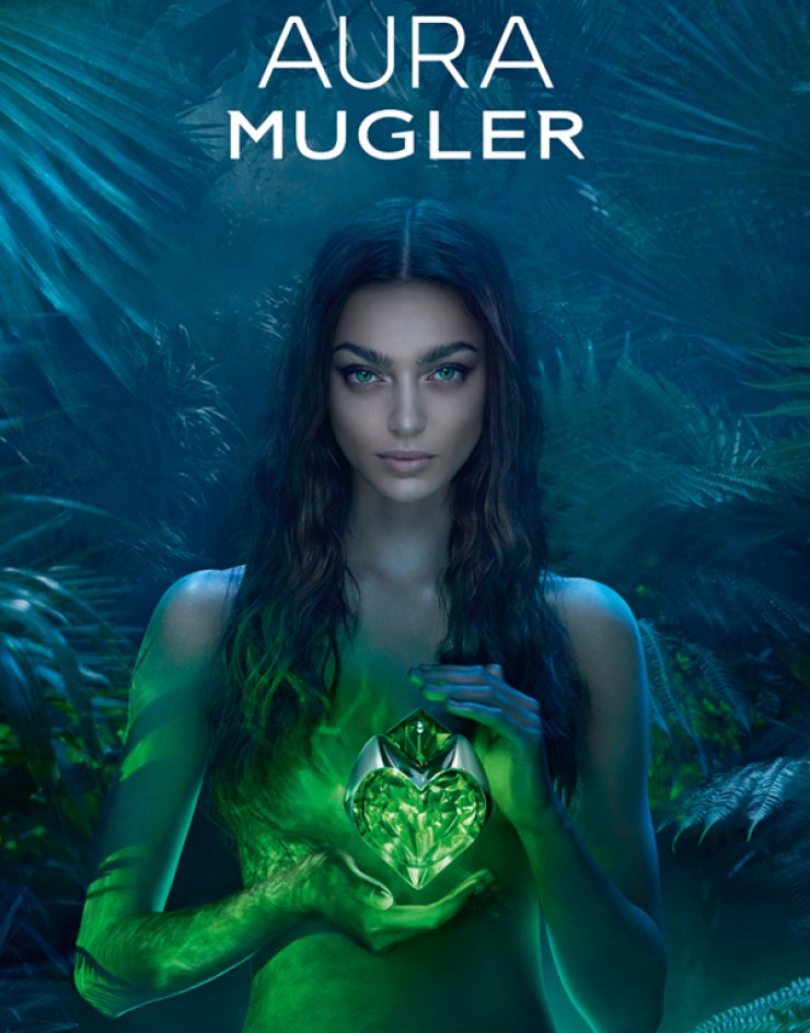 Aura Mugler: Αυτό είναι το νέο έντονο, δυνατό και λαμπερό άρωμα του οίκου Thierry Mugler 