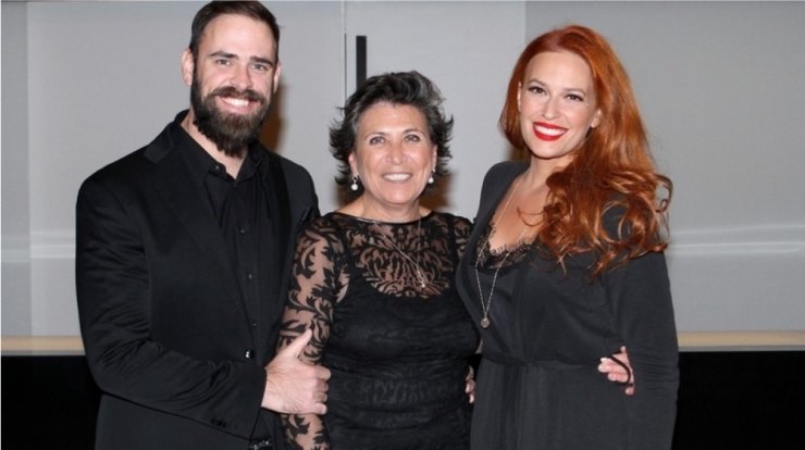 Σίσσυ Χρηστίδου: Η στιγμή που ο αδερφός της κουρεύει τη μητέρα τους και συγκινεί [εικόνα]