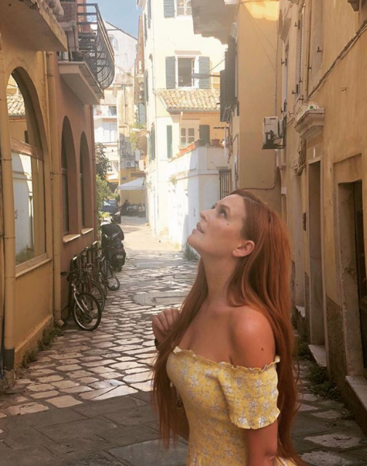 Η Σίσσυ Χρηστίδου ποζάρει με ολόσωμο μαγιό και μας δείχνει το σώμα της χωρίς ρετούς!