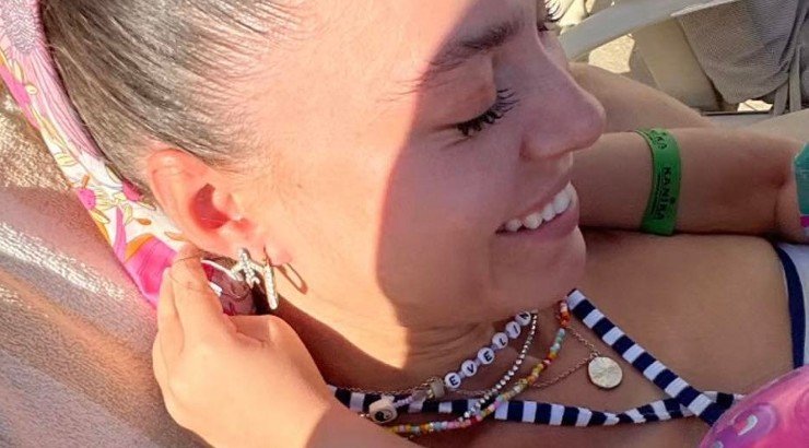 Εβελίνα Σκίτσκο: Διακοπές στην Αγία Νάπα με την κόρη της Αριάνα [εικόνες]