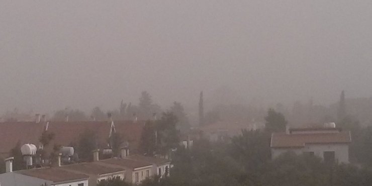 «Πνίγεται» στη σκόνη η Κύπρος