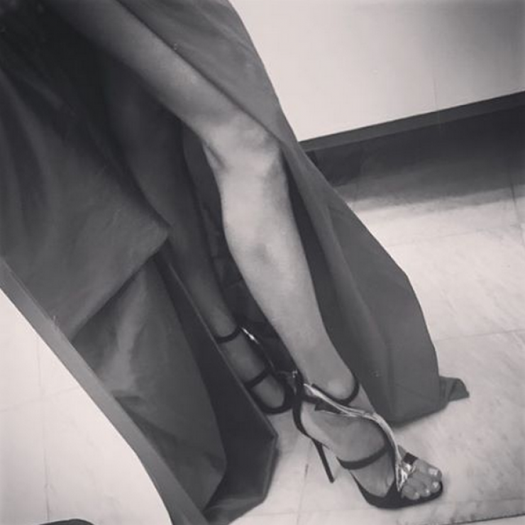 Ελληνίδα παρουσιάστρια “κολάζει” το instagram με τα καλλίγραμμα πόδια της!