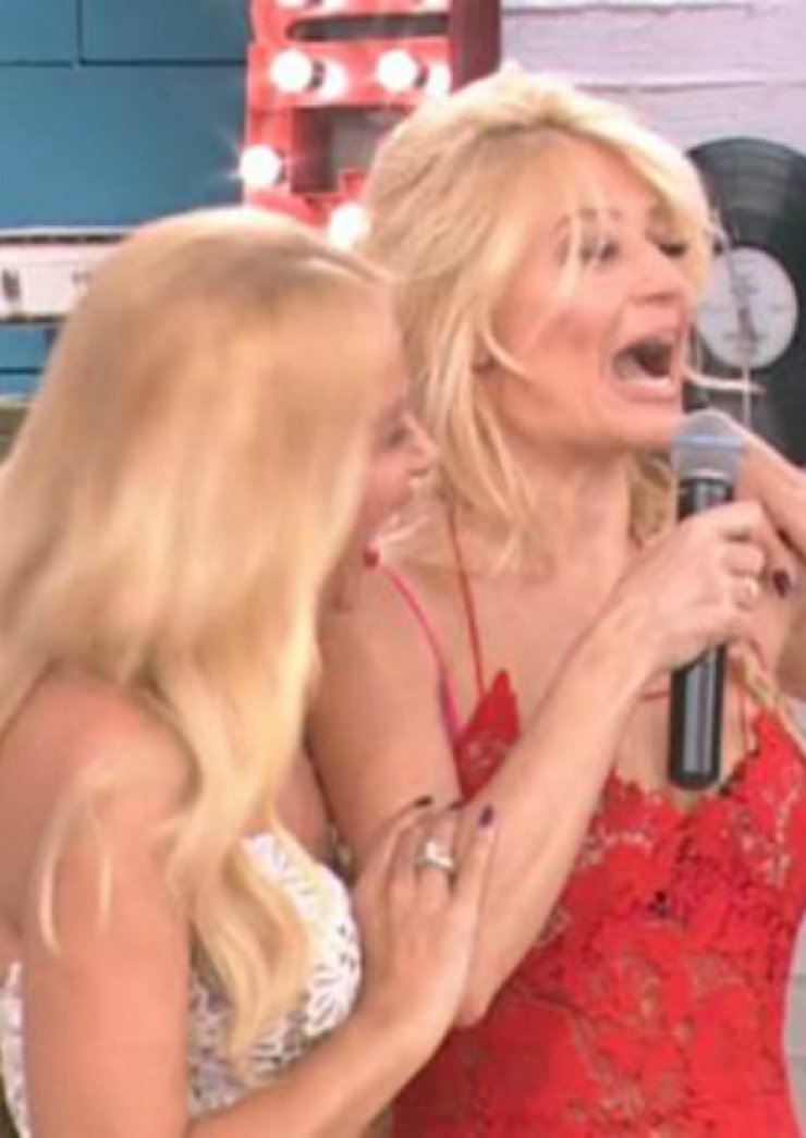 Φαίη Σκορδά: Έπεσε το παραβάν την ώρα που άλλαζε και έμεινε γυμνή στο πλατό!