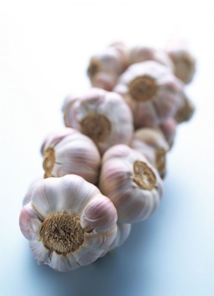 Διώξτε την δυσάρεστη μυρωδιά του σκόρδου μετά από κάποιο φαγητό