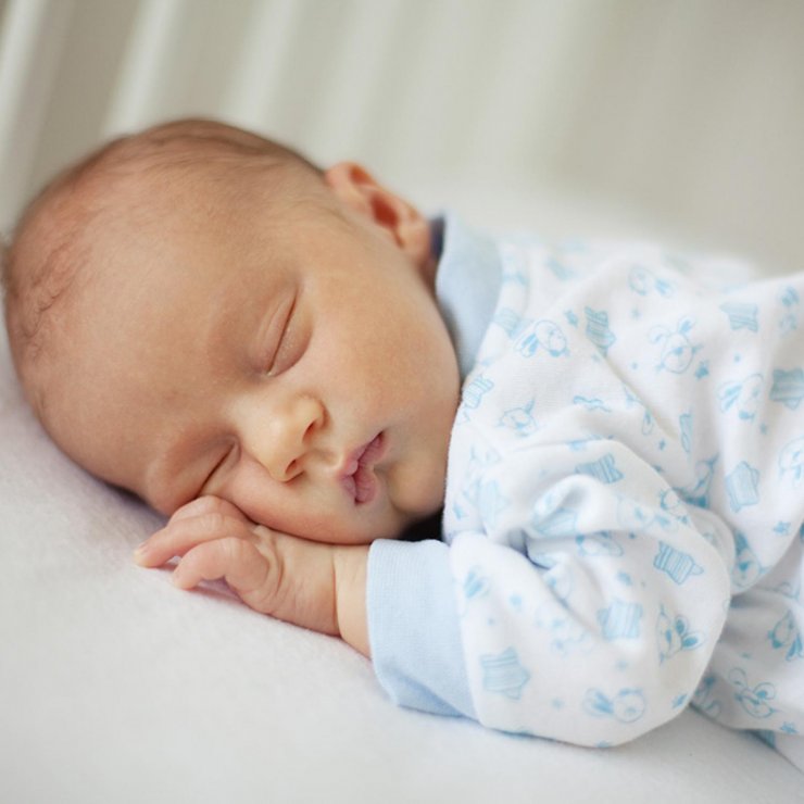 Τα παιδιά που κοιμούνται σε ξεχωριστά δωμάτια με τους γονείς τους πάνε στο κρεβάτι πιο νωρίς!