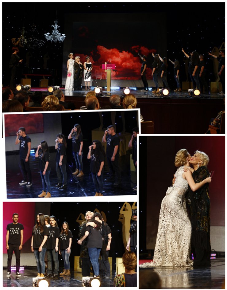 Αυτή είναι η στιγμή που έκανε όλο το θέατρο να δακρύσει στα βραβεία Madame Figaro Γυναίκες της Χρονιάς 2014