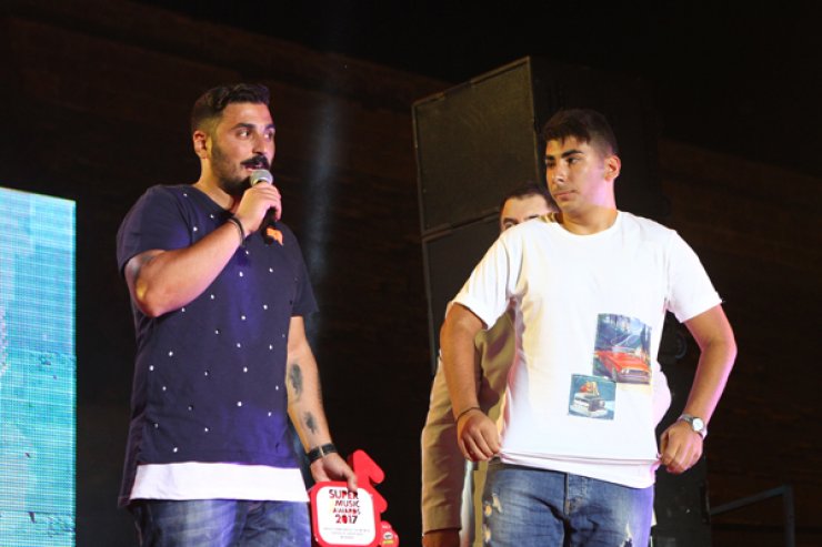 Τα αδέρφια του Παντελή Παντελίδη στη σκηνή των "Super Music Awards 2017 with Pringles"