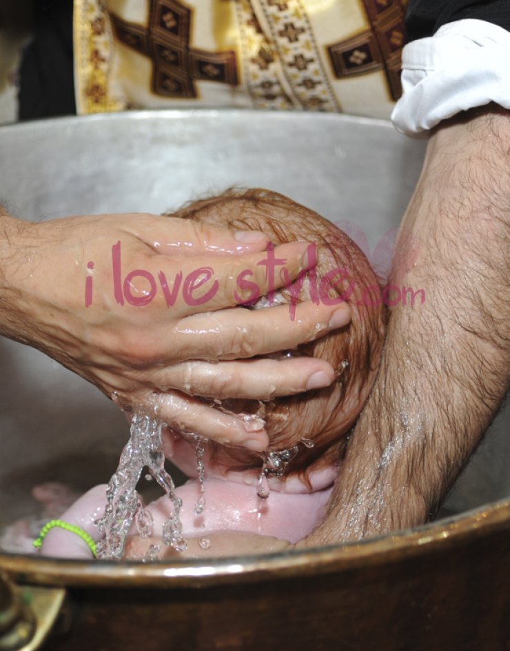 Επώνυμος Κύπριος έγινε νονός!