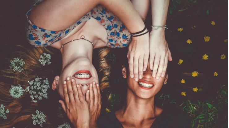 Πέντε τρόποι για να καταφέρουμε να νιώσουμε ευτυχία και περισσότερη επιτυχία