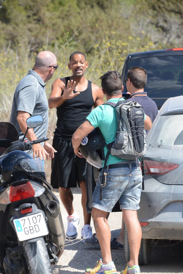 Διάσημος σταρ του Hollywood τσακώνεται με φωτογράφους [εικόνες]