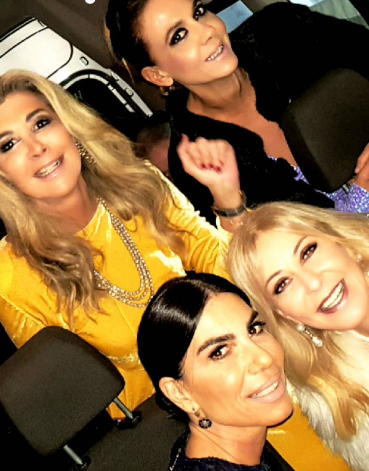 Είναι θεές! Κύπριες socialite πήγαν σε πάρτι στη Λεμεσό με το λεωφορείο!