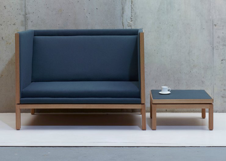 Πρώτη κολεξιόν επίπλων