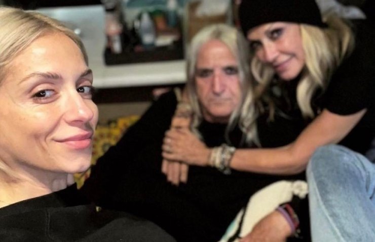 Σοφία Καρβέλα: "Eίμαι γεννημένη από δύο ανθρώπους που δεν είναι απλώς διάσημοι, είναι τρομακτικά ταλαντούχοι"