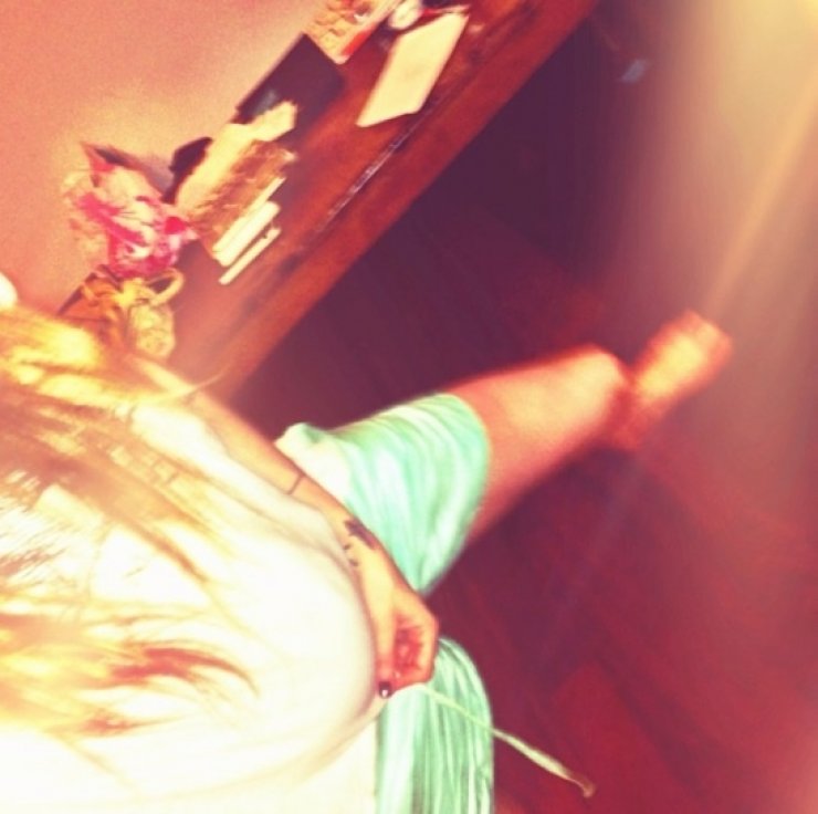 Σοφία Καρβέλα: Φούσκωσε αρκετά η κοιλίτσα της