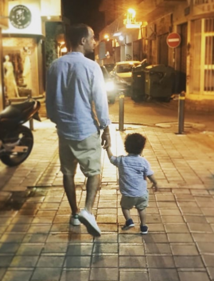 Μιχάλης Σοφοκλέους: Τον "τσακώσαμε" αγκαλιά με το γιο του στη Λευκωσία! [εικόνες]