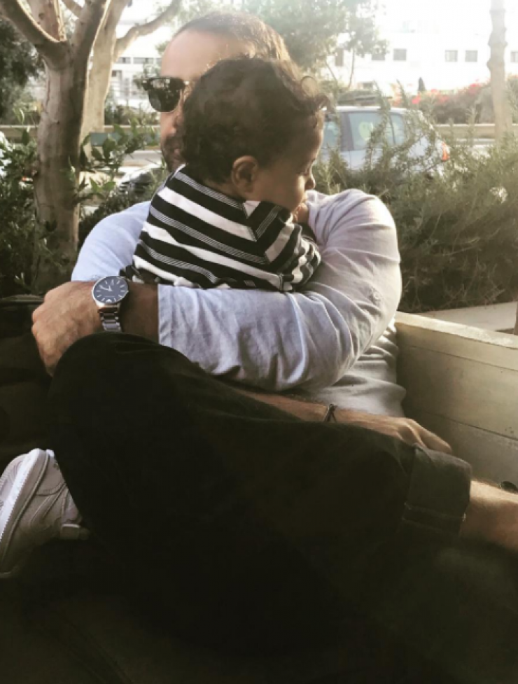 Δείτε την αντίδραση του γιου του Μιχάλη Σοφοκλέους όταν βλέπει τον μπαμπά του στην τηλεόραση!