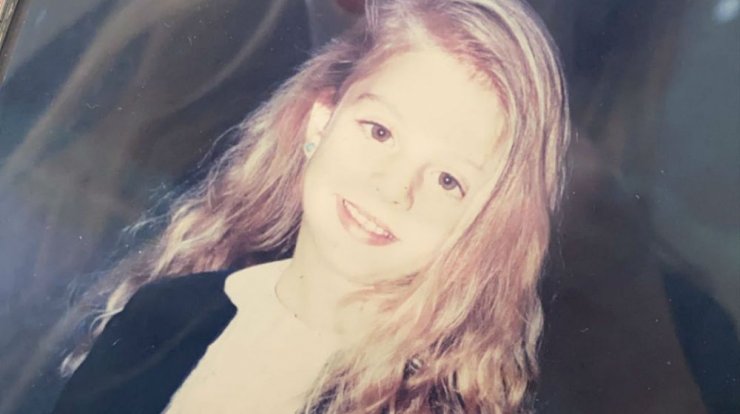 Μπορείτε να μαντέψετε ποια γνωστή Κύπρια είναι το κοριτσάκι στην εικόνα; 