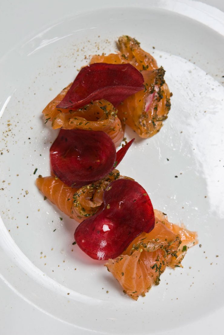 Μαριναρισμένος σολομός με παντζάρι