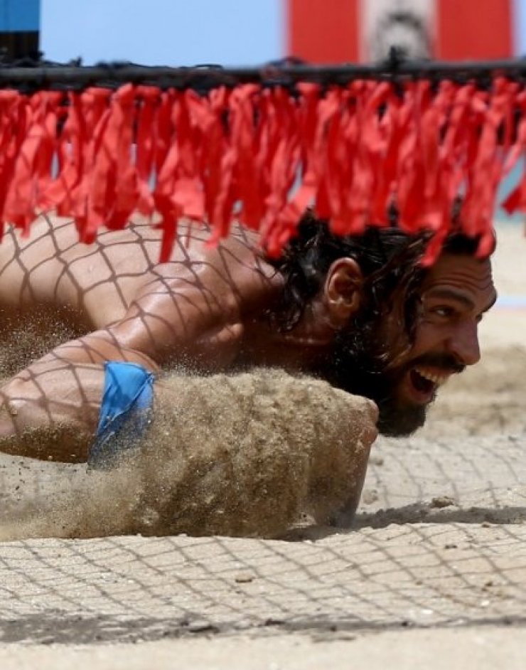 Η πιο απρόσμενη αποκάλυψη! Δεν θα πιστεύετε ποιος είναι ξάδελφος με τον Γιάννη Σπαλιάρα!
