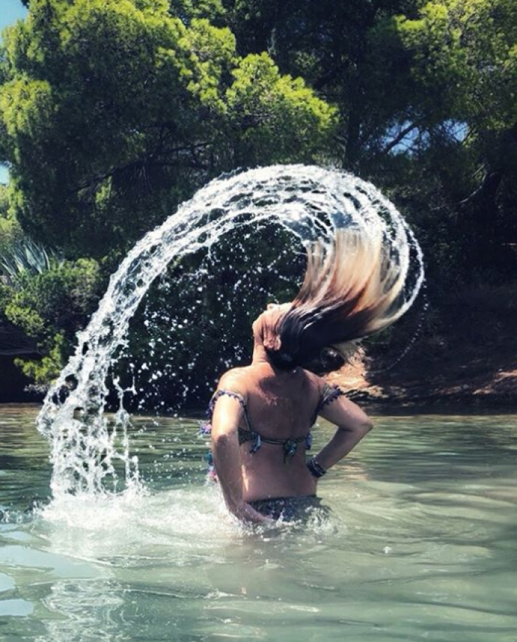 Κύπρια socialite κάνει διακοπές στις Σπέτσες και εντυπωσιάζει! [εικόνες]