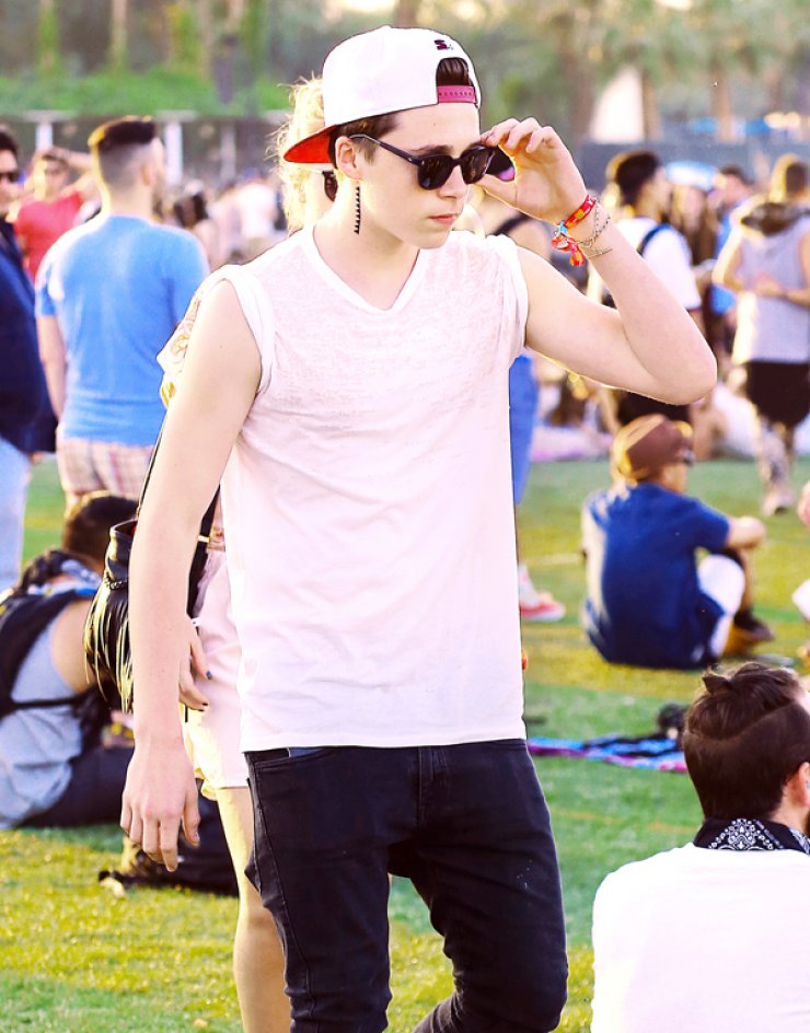 Το σέξυ look του Brooklyn Beckham στο Coachella Festival [εικόνες]