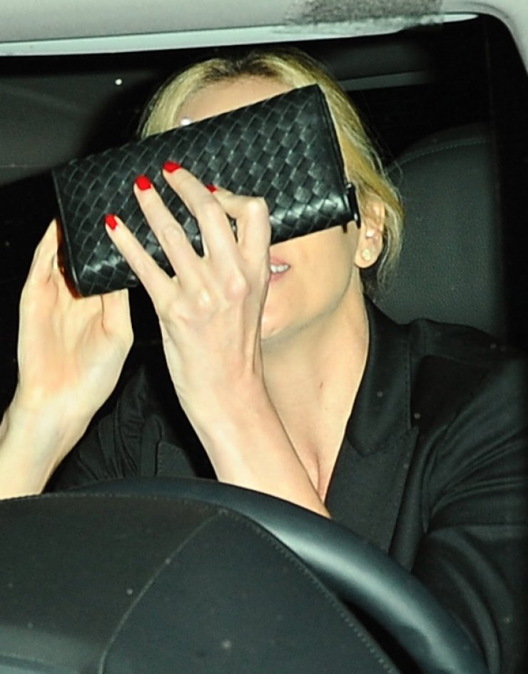 Το κρυφτούλι της Charlize Theron [εικόνες]