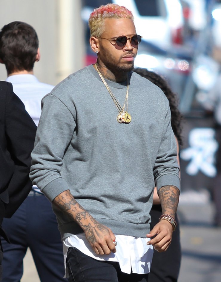 Η ροζ αλλαγή πασίγνωστου τραγουδιστή [εικόνες]