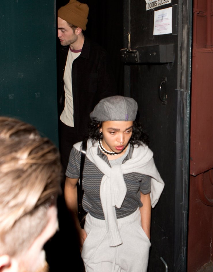 Αρραβωνιάστηκε διάσημος εργένης του Hollywood; [εικόνες]