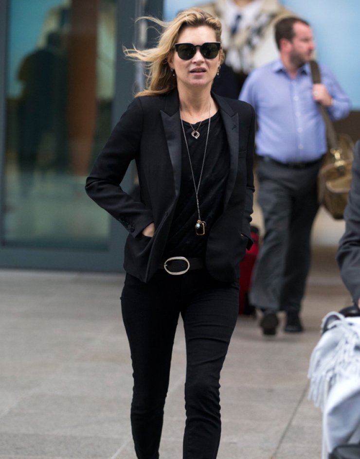 Στα μαύρα η Kate Moss [εικόνες]