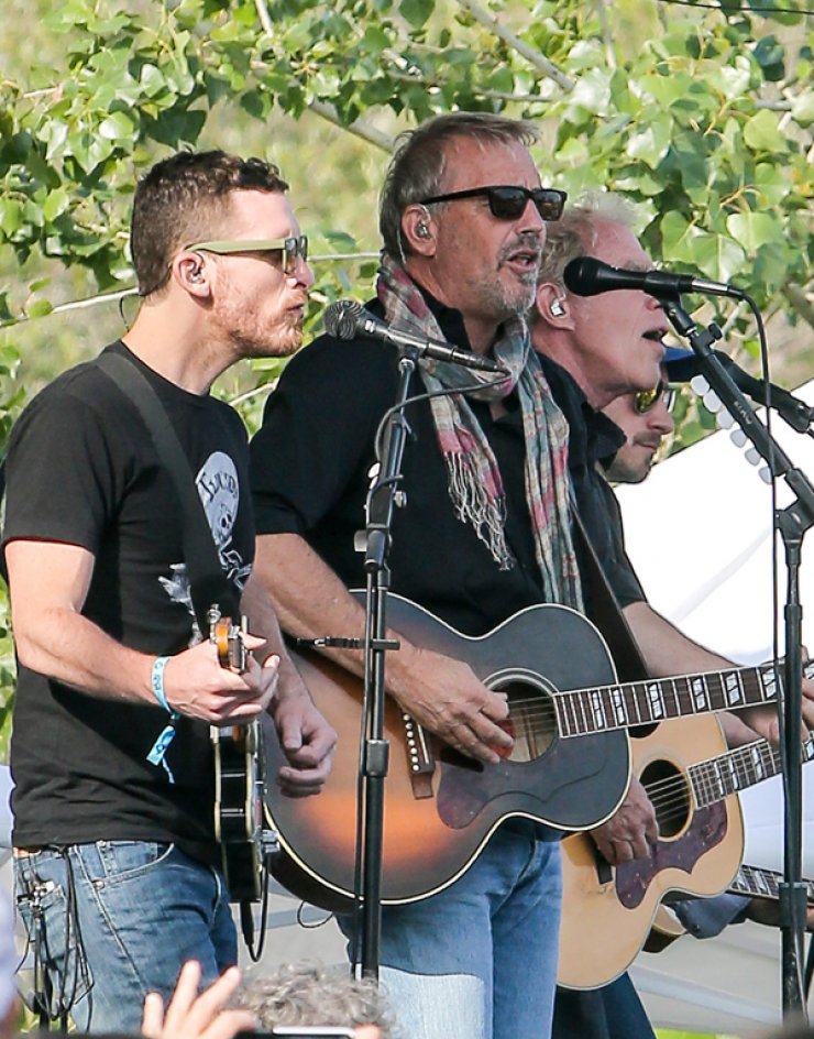 Από ηθοποιός τώρα και τραγουδιστής [εικόνες]