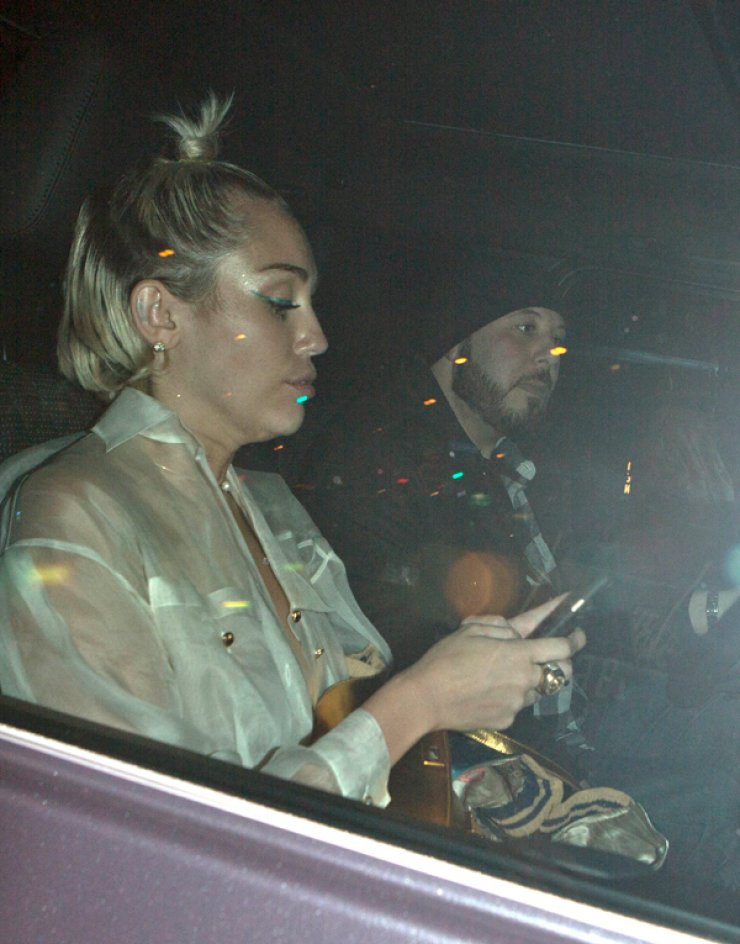 Miley Cyrus: Ο έρωτας με έρωτα περνάει [εικόνες]