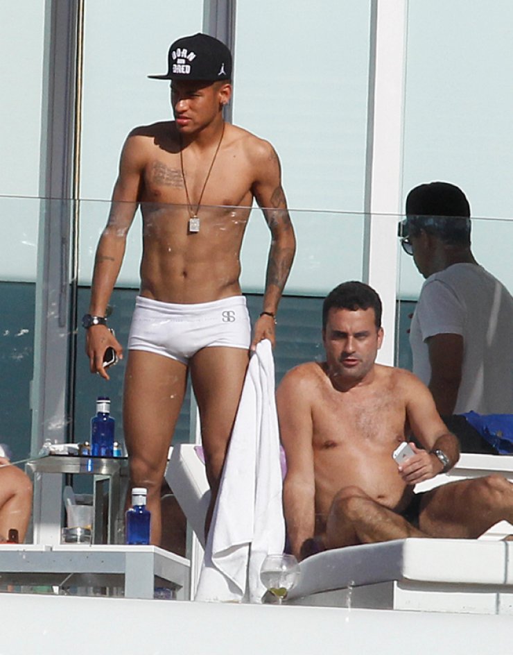 Όλα όσα γίνονται στο γιοτ διάσημου ποδοσφαιριστή [εικόνες]