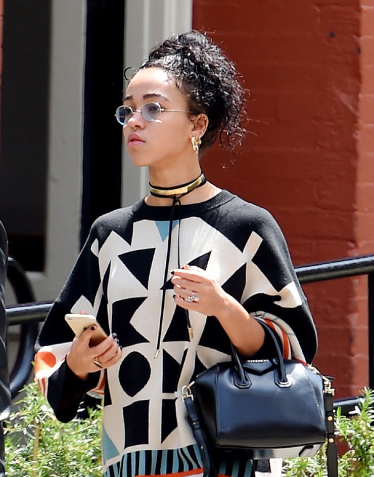 Βέρα στο δεξί για γνωστό κούκλο ηθοποιό [εικόνες]