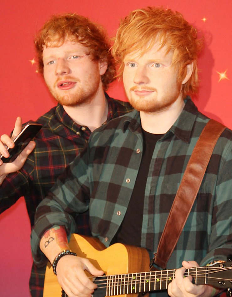 Όταν διάσημος τραγουδιστής συνάντησε τον...σωσία του [εικόνες]