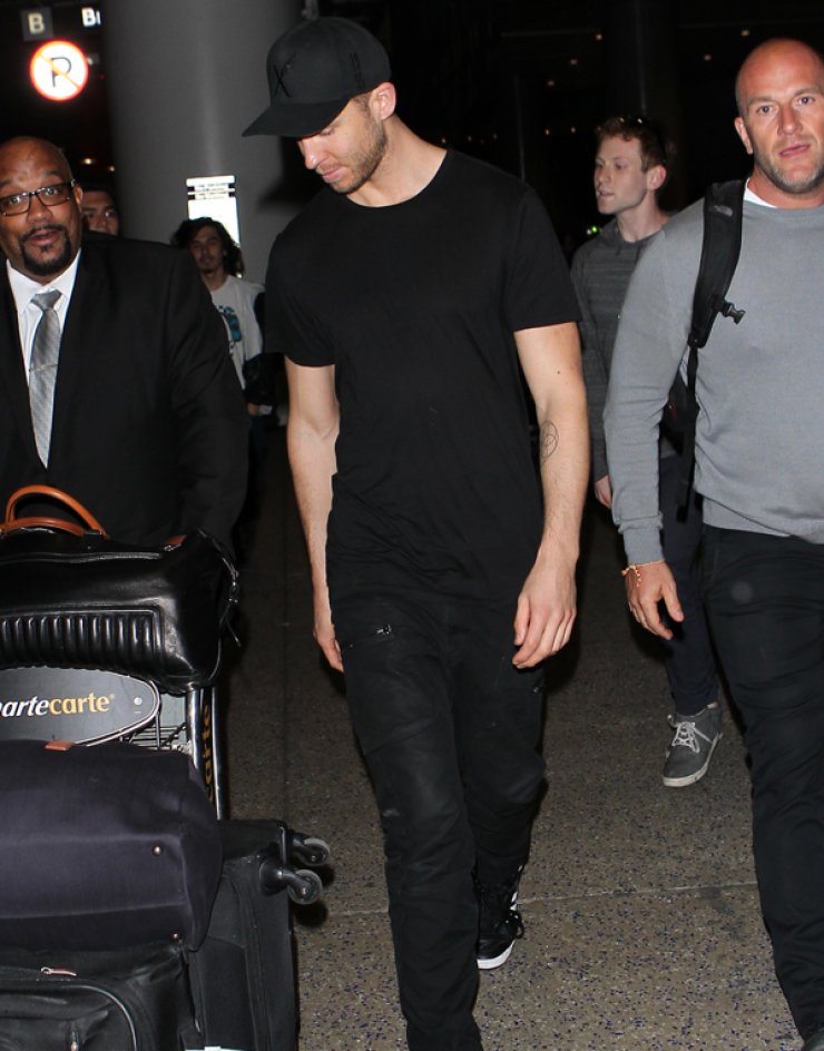 Οδηγείται στα σκαλιά της εκκλησίας διάσημο ζευγάρι μετά από ένα μήνα σχέσης 