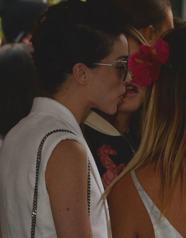 Τα φιλιά που δέχτηκε η Cara Delevigne από τη σύντροφό της [εικόνες]