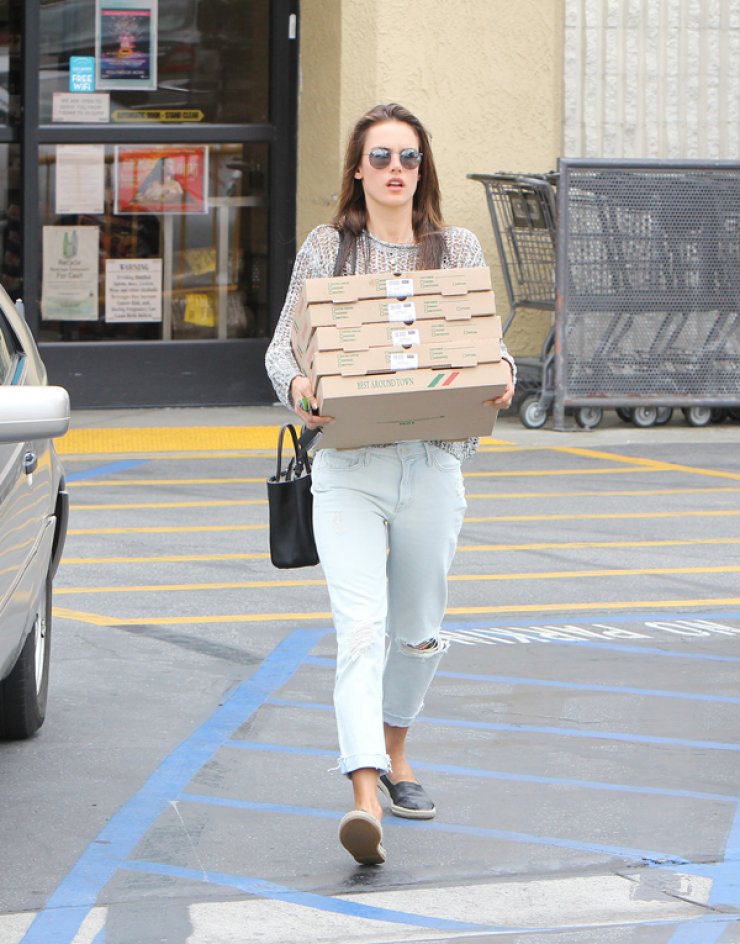 Alessandra Ambrosio: Η διατροφική της αμαρτία [εικόνες]