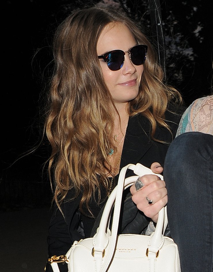 Cara Delevigne: Τα παιχνίδια με τις φίλες της [εικόνες]