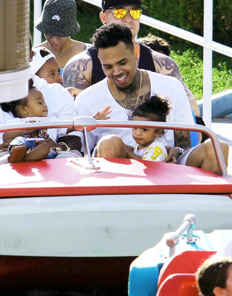 Οι τρυφερές στιγμές διάσημου τραγουδιστή με την κόρη του [εικόνες]