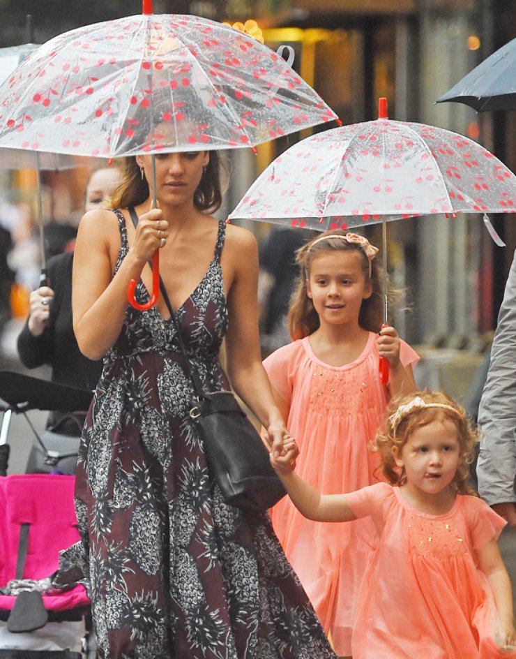 Jessica Alba: Οι τρυφερές φωτογραφίες με τις κόρες της 