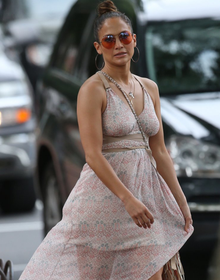 Η αέρινη καλοκαιρινή εμφάνιση της Jennifer Lopez [εικόνες]