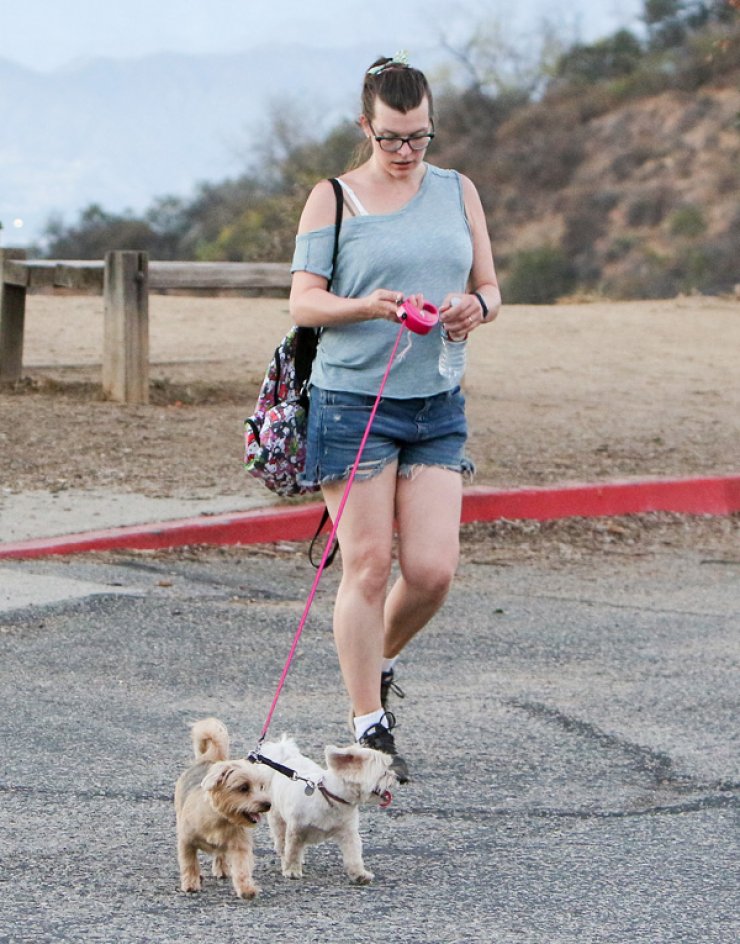 Mila Jovovich: Ξανά fit μετά τη γέννηση της κόρης της [εικόνες]