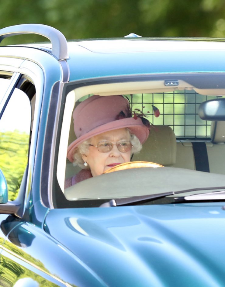 Δείτε τι κάνει η βασίλισσα Ελισάβετ στα 89 της χρόνια [εικόνες]