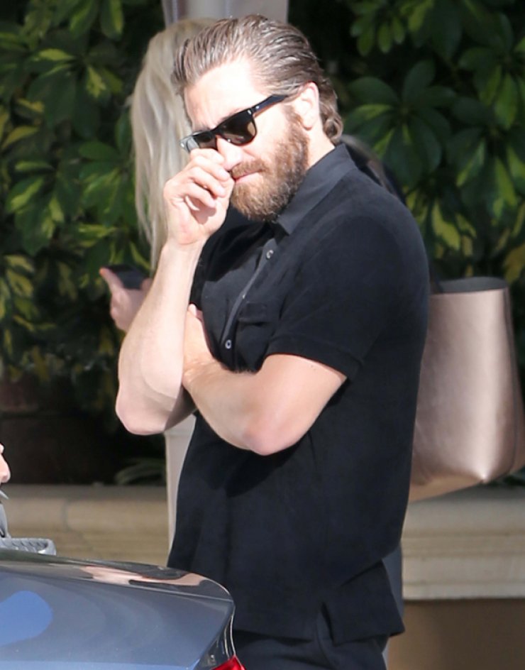 Δείτε διάσημο ηθοποιό να σκαλίζει τη μύτη σου δημοσίως [εικόνες]