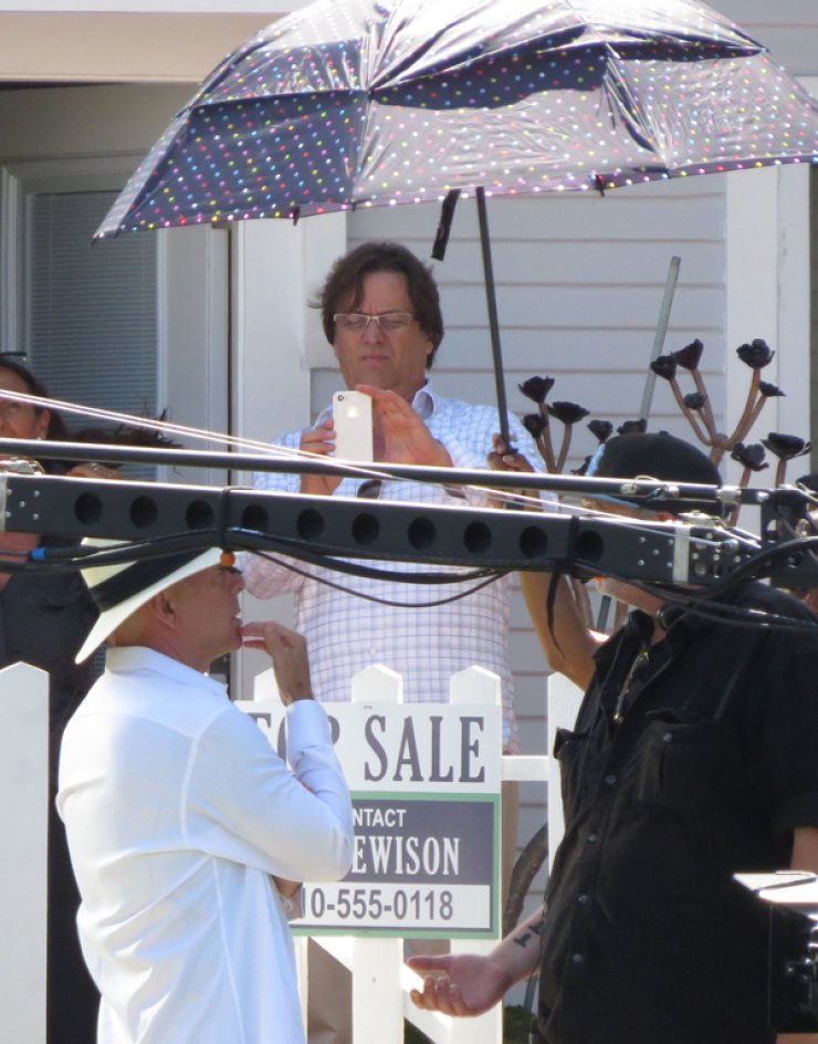 Απίστευτο! Ο Bruce Willis προσέλαβε κάποιον για να του... [εικόνες]